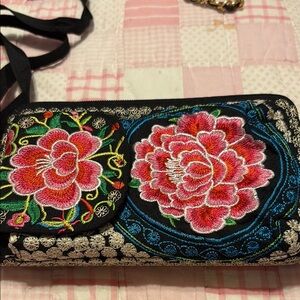 Floral Embroidered Women's Bag - Black and Red